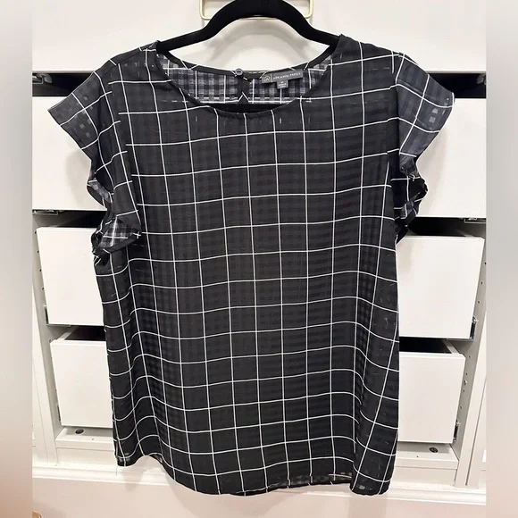 Adrianna Papell flutter sleeve black and white top - Picture 2 of 5